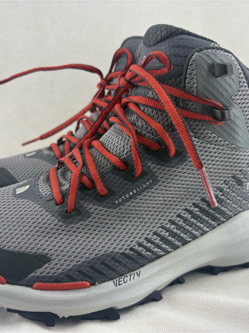 The North Face Men's Gray hiking Shoes size 9.5M NWOB